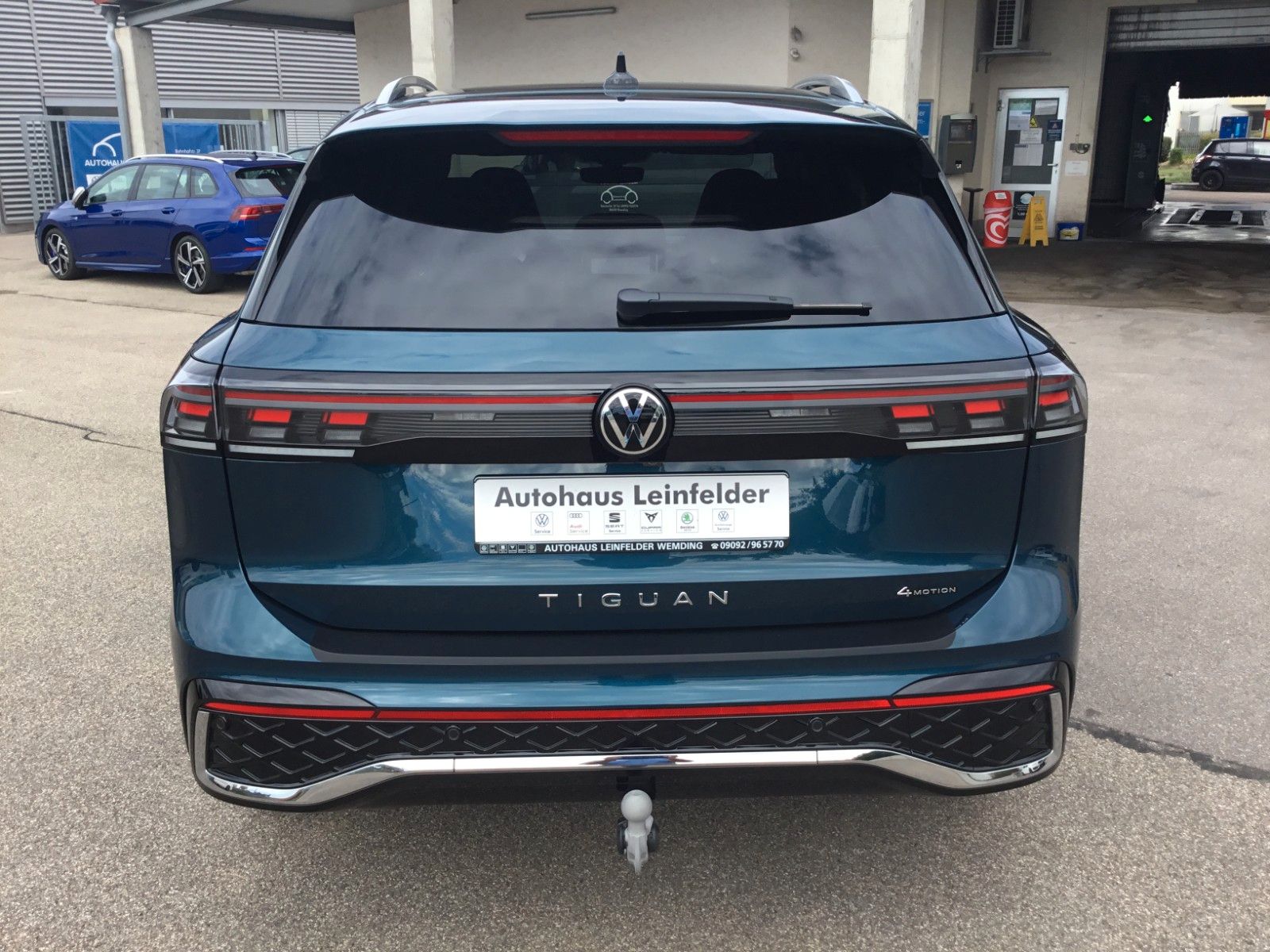 Fahrzeugabbildung Volkswagen Tiguan 2.0 TDI DSG 4M R-Line+AHK+20"+Matrix+Pano