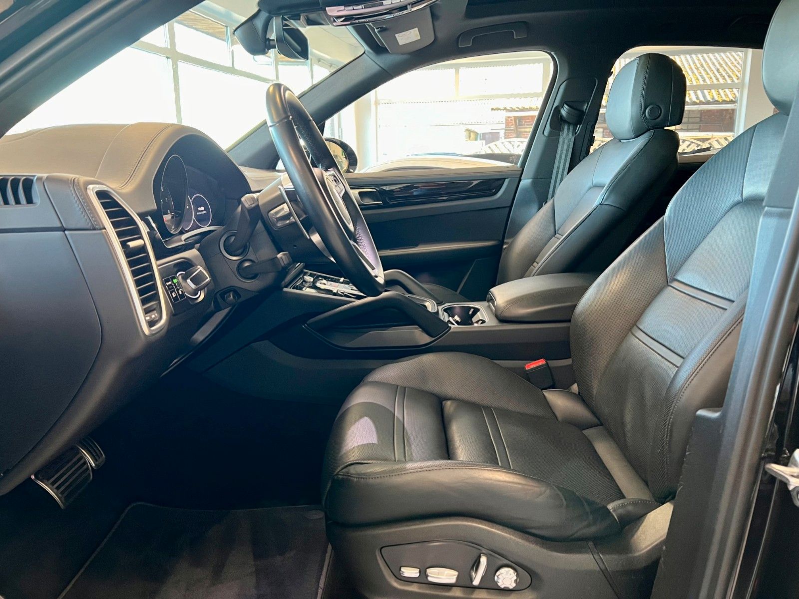 Fahrzeugabbildung Porsche Cayenne S Luftfederung/Panorama/HeadUP/Keyless