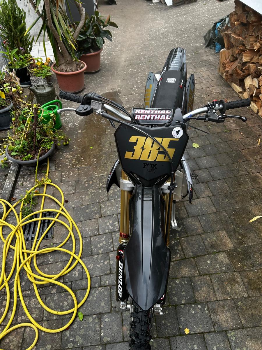 Suzuki  2015 — двигун 250 cm³, 39 HP (29kW)
