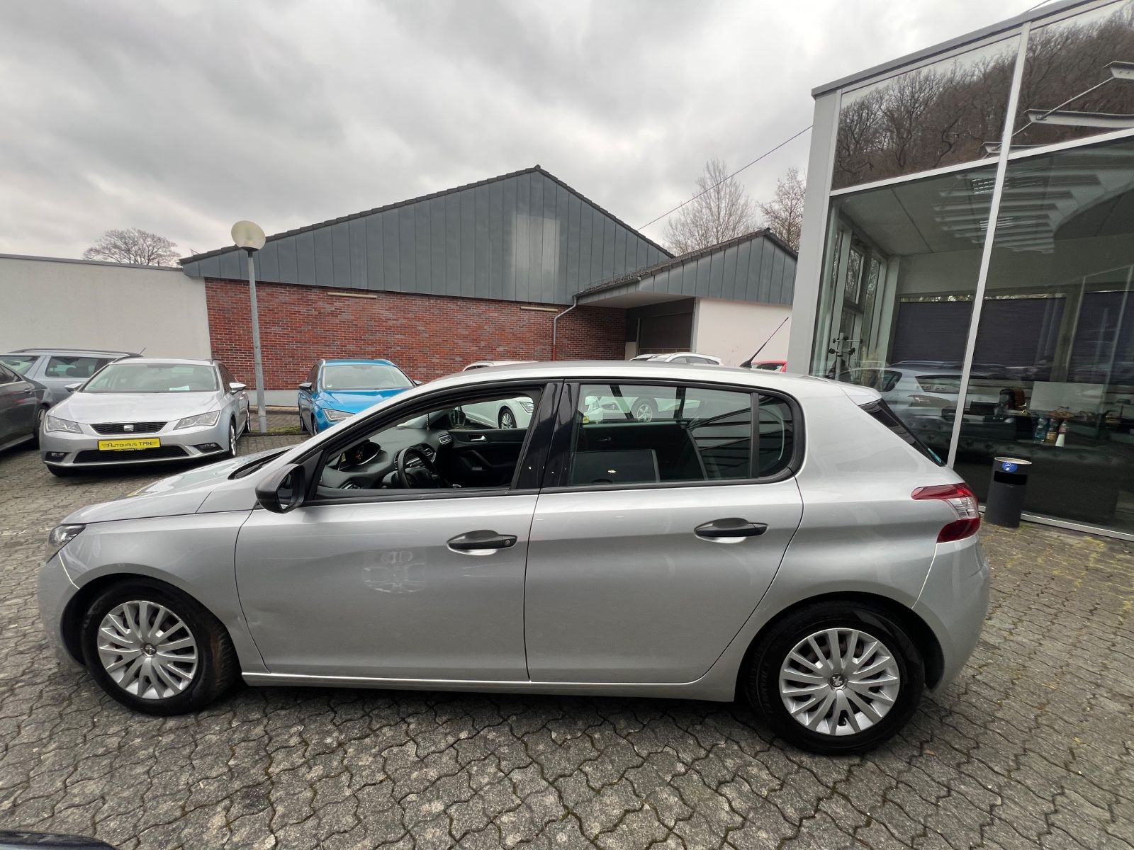 Fahrzeugabbildung Peugeot 308 Access