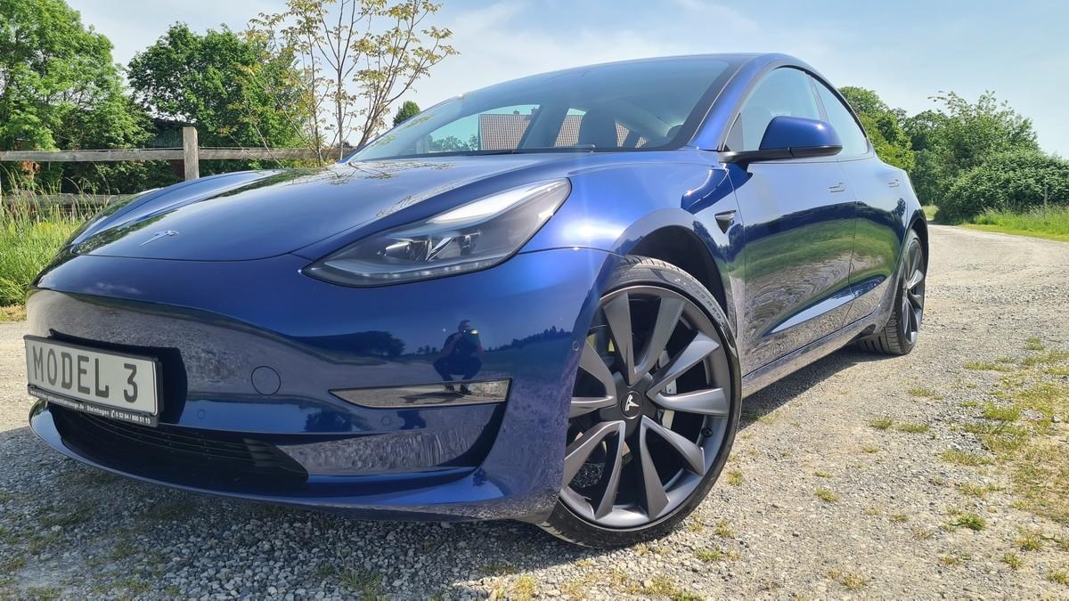 Tesla Model 3 LR AWD FSD 19 Zoll PDC