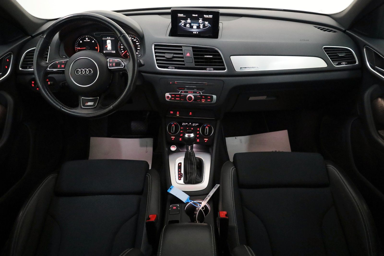 Fahrzeugabbildung Audi Q3 quattro S Line T.Leder,Navi,Xenon,SH,PDC,AHK