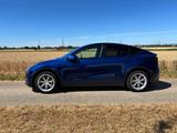 Tesla Model Y Long Range Dual Motor 2022 USS AHK - blaue Tesla Model Y