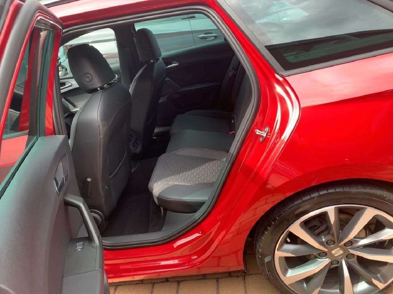Fahrzeugabbildung SEAT Leon Sportstourer FR + Panorama Schiebedach*
