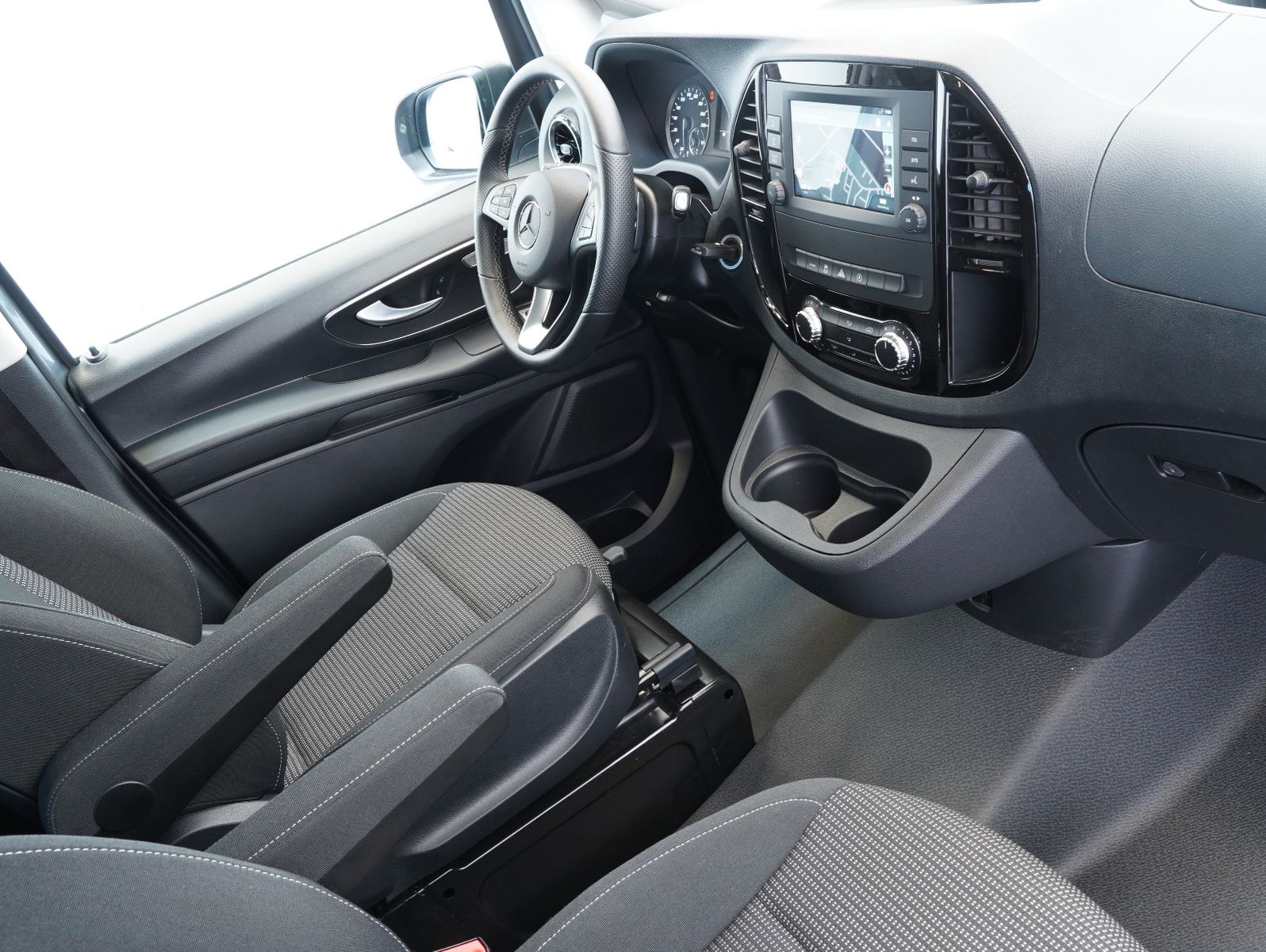 Fahrzeugabbildung Pössl VANSTAR Vito Tourer 119 CDI Pro 4x4 lang MARKISE