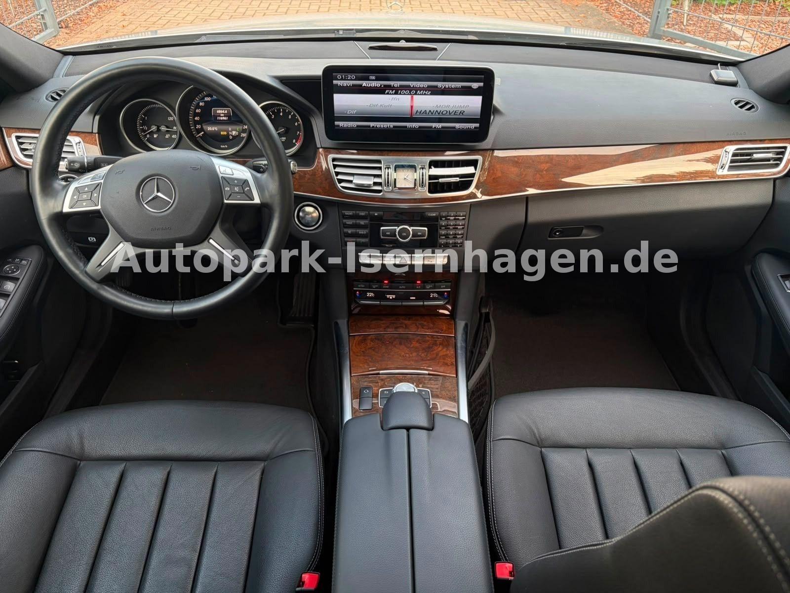 Mercedes-Benz E 300 Elegance*FL*Pano*Leder*4xSZH*Keyless*Xenon