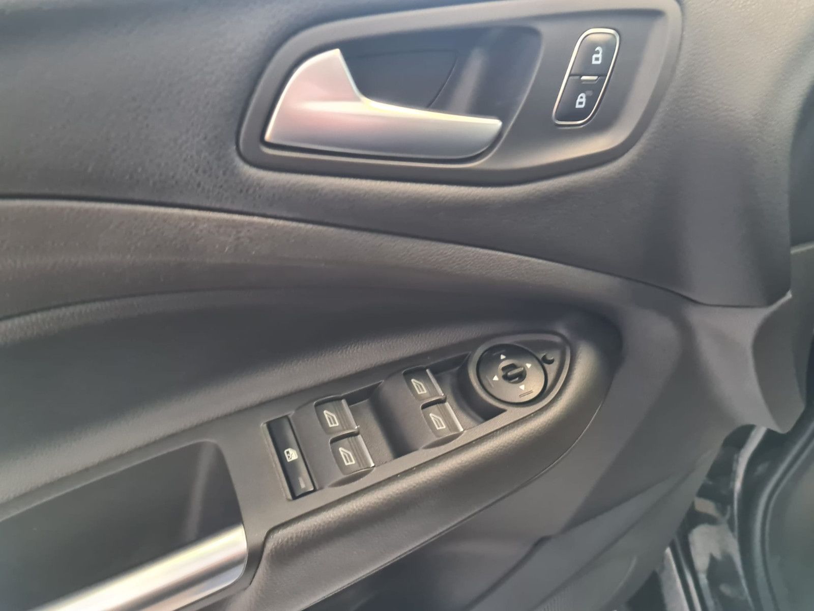 Fahrzeugabbildung Ford Kuga ST-Line / GARANTIE / KAMERA / SCHECKEHEFT