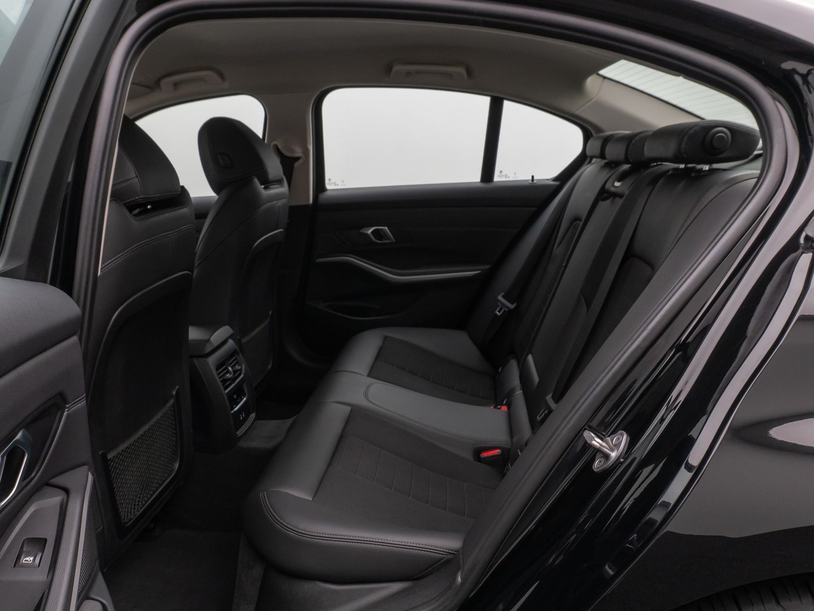 Fahrzeugabbildung BMW 320d Lim. DAB HUD CockPitPro Leder PDC Sport