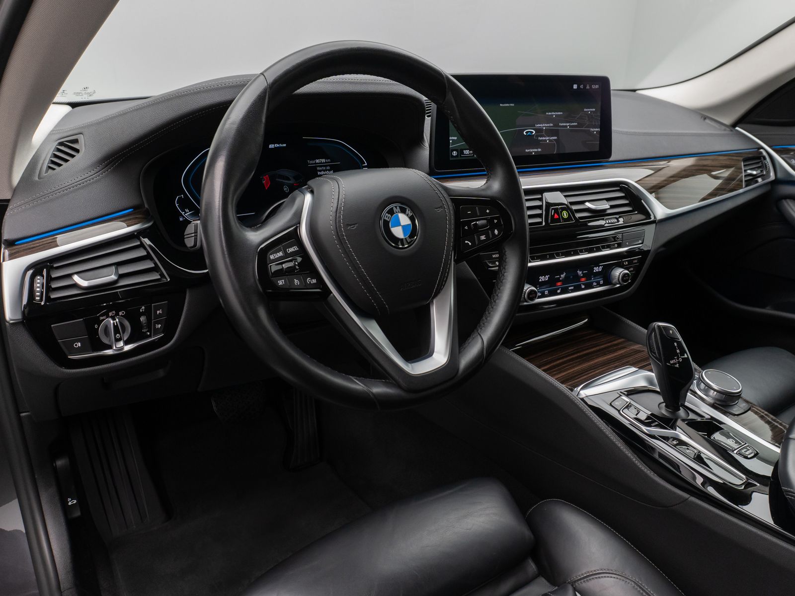 Fahrzeugabbildung BMW 530e  Luxury Line Kamera Laser HUD HiFi Komfort