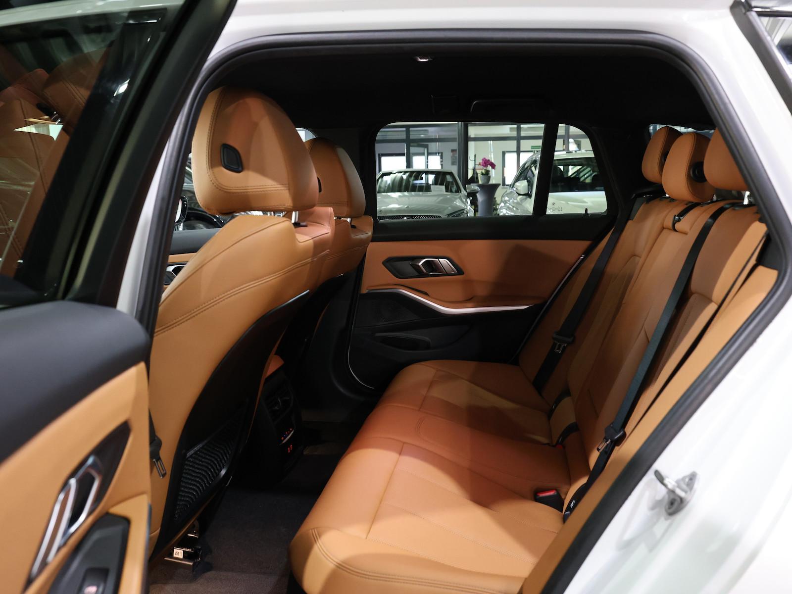 BMW 318d Touring SPORT WHITE & BROWN / CURCED, LED