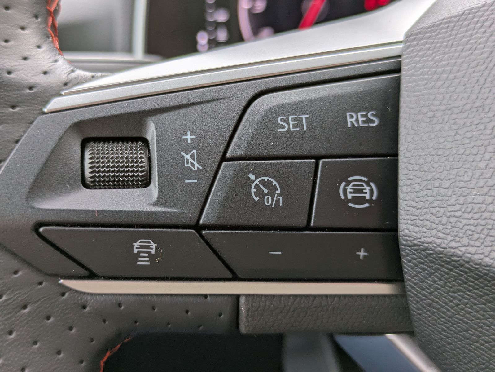 Fahrzeugabbildung SEAT Arona 1.0 TSI FR DSG AHK*ACC*LED*APP*DAB*KAMERA
