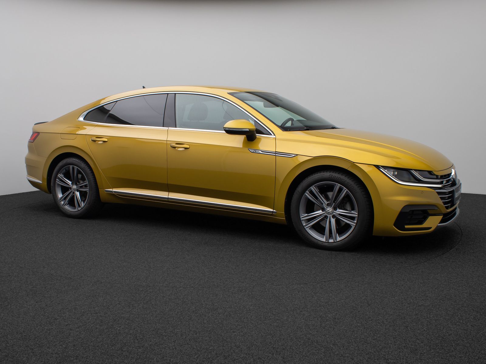 Fahrzeugabbildung Volkswagen Arteon R-Line Kamera Fernlichtassist ACC 8Fach