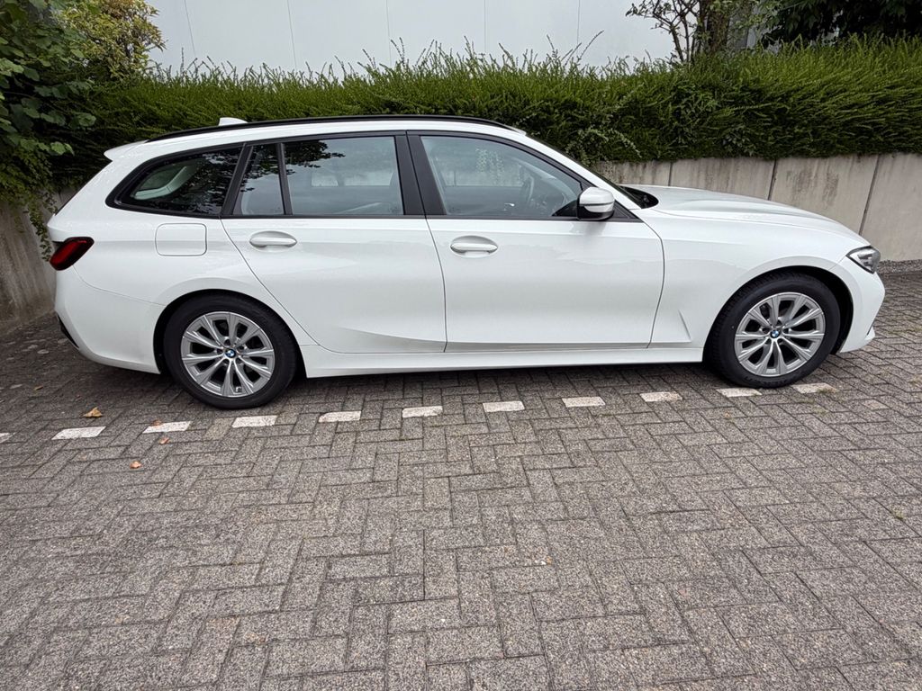 Image of BMW 320