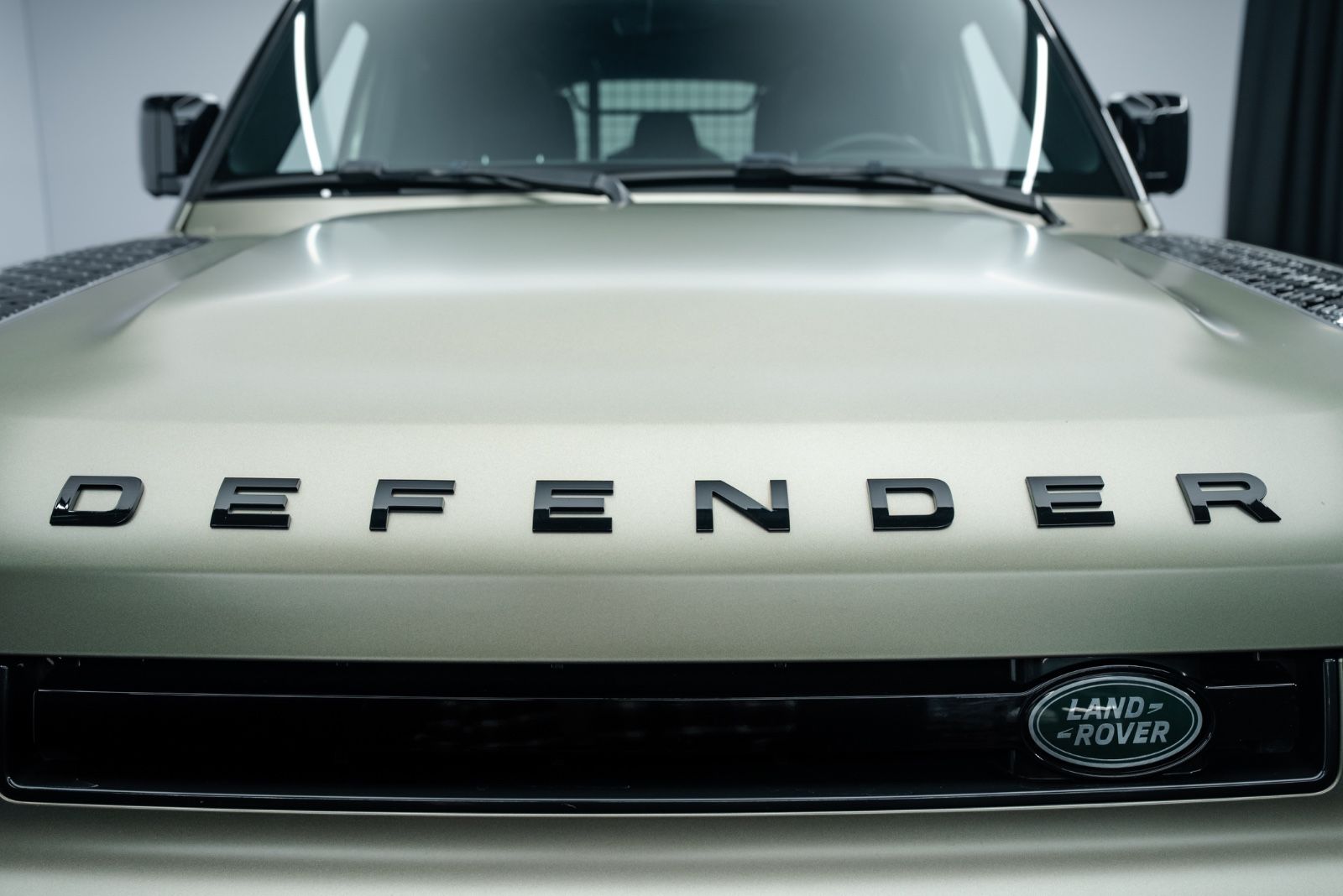 Fahrzeugabbildung Land Rover Defender 110 X-Dynamic SE EXPLORER/BLACK/PPF