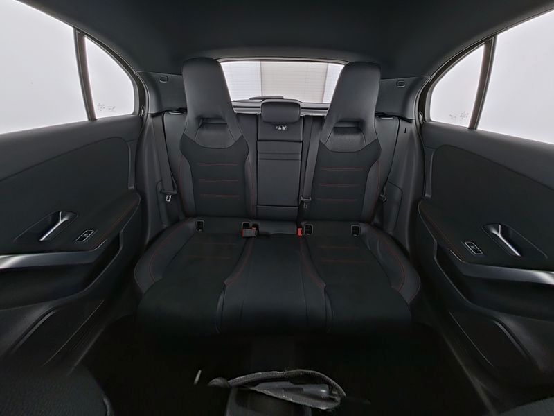 Fahrzeugabbildung Mercedes-Benz A 200 d AMG+AHK+PANO+MULTIB+360°+DISTR+LHZ+TOTW+