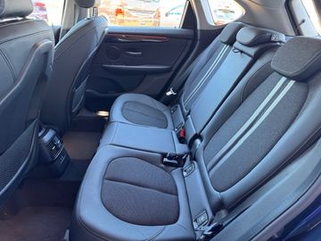 Bild 8 BMW 220 i Active Tourer Sport Line Steptronic Navi