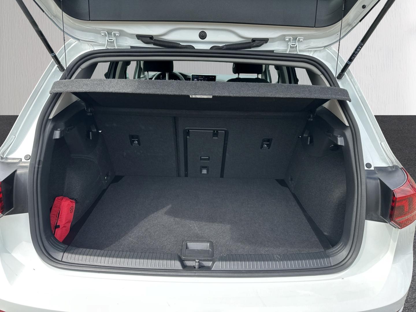 Volkswagen Golf VIII 1.5 TSI Life LED ACC SHZ PDC VirtCock, миниатюра 12