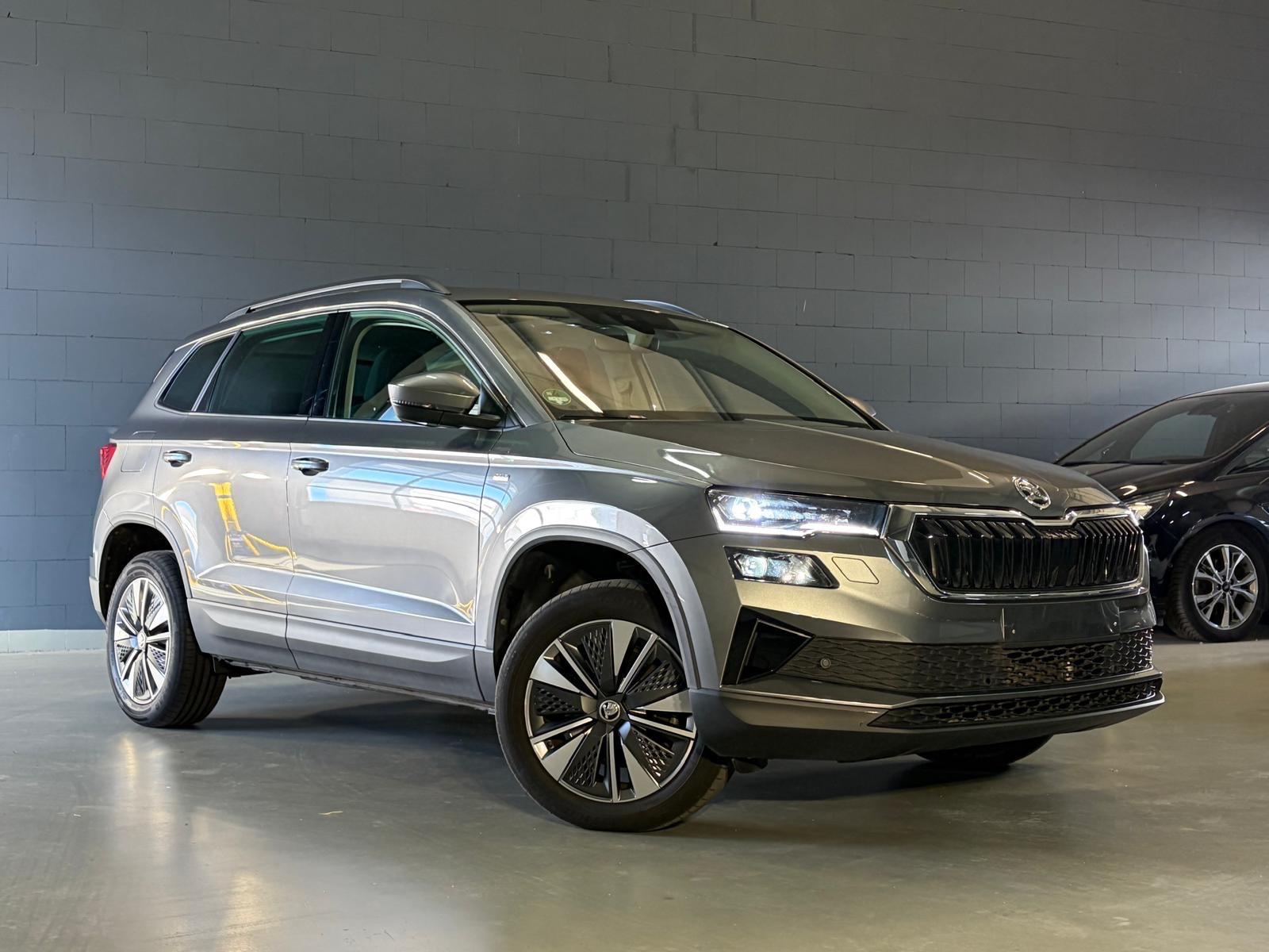 Skoda Karoq Tour-PANO-KAMERA-AHK-NAVI-LED-4xSHZ-