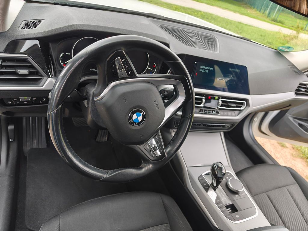 Image of BMW 320