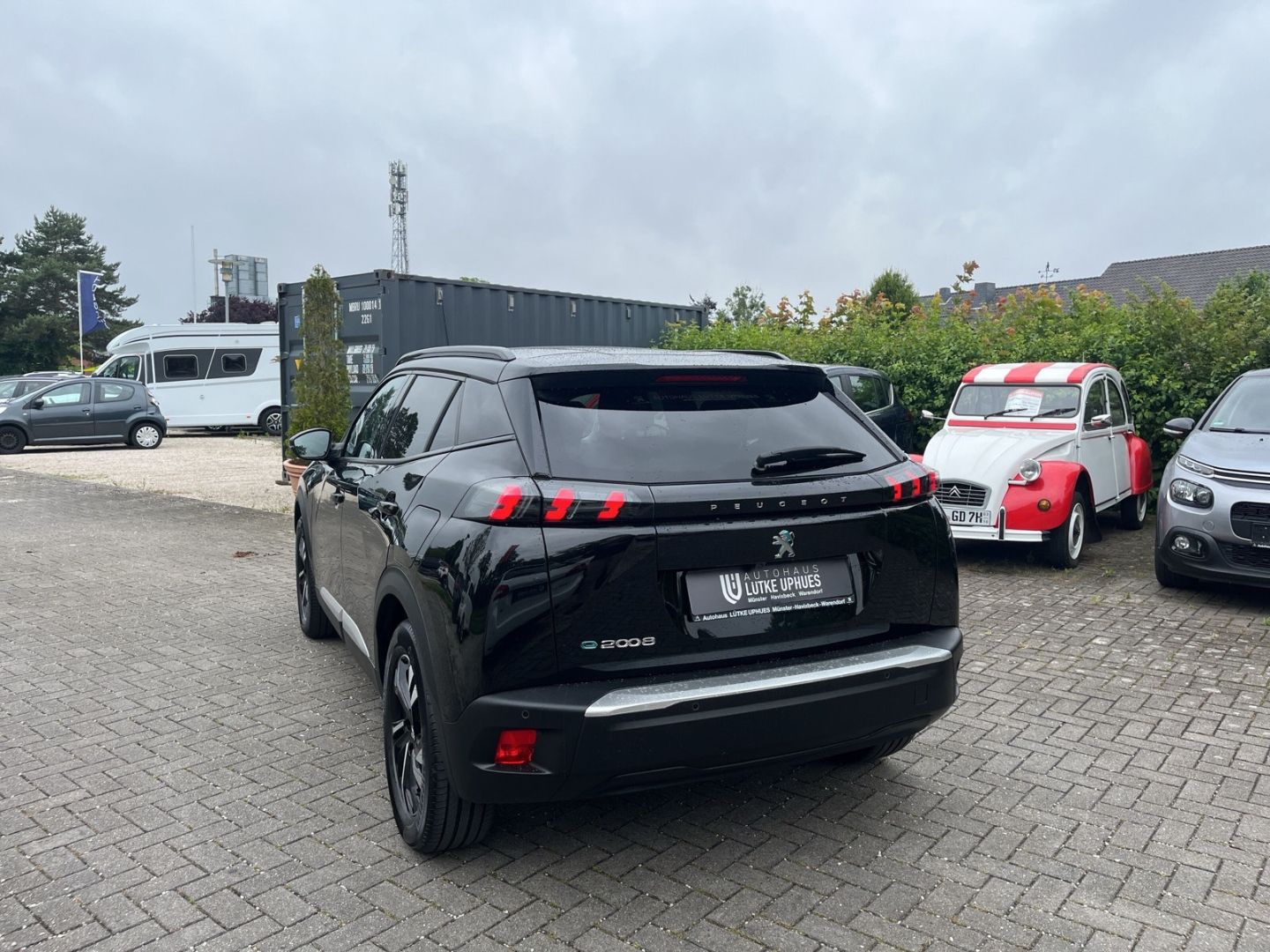 Fahrzeugabbildung Peugeot 2008 Allure Elektro 136 Navi CarPlay Rückfahr.