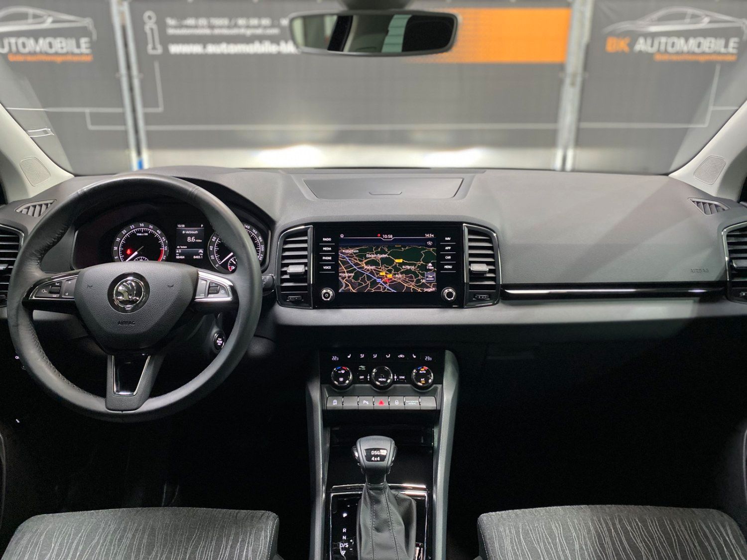 Fahrzeugabbildung SKODA Karoq 2.0TDI Style 4x4#Pano#LED#Navi#Carplay