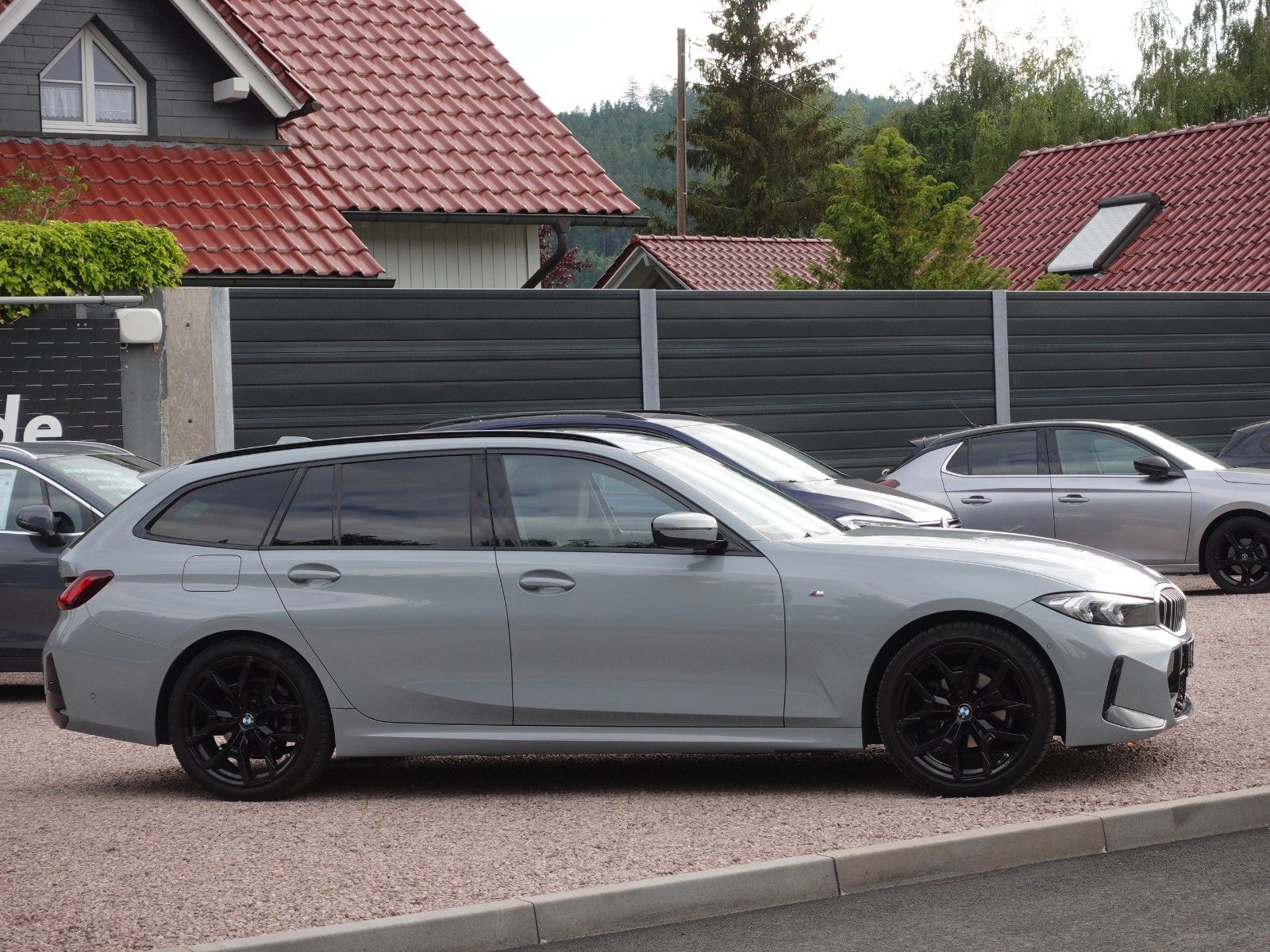 Fahrzeugabbildung BMW 318i Touring A M Sportpaket LMR19"/LED/Navi/Keyl