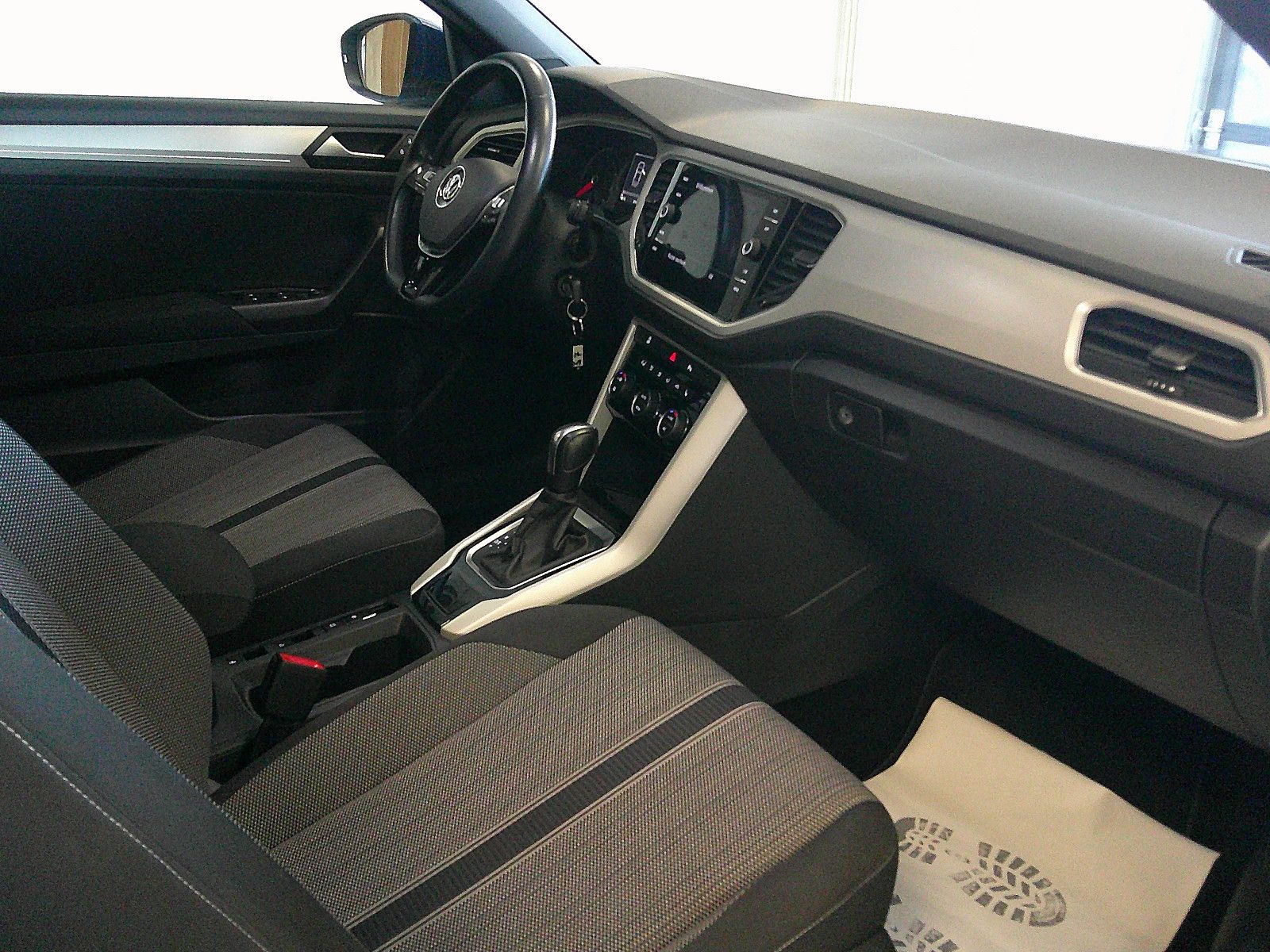 Fahrzeugabbildung Volkswagen T-Roc Cabriolet/ AHK/CARPLAY/NAVI/WENIG KM