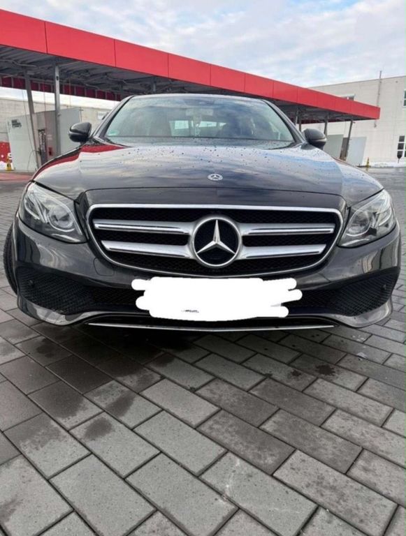 Image of Mercedes-Benz E 200