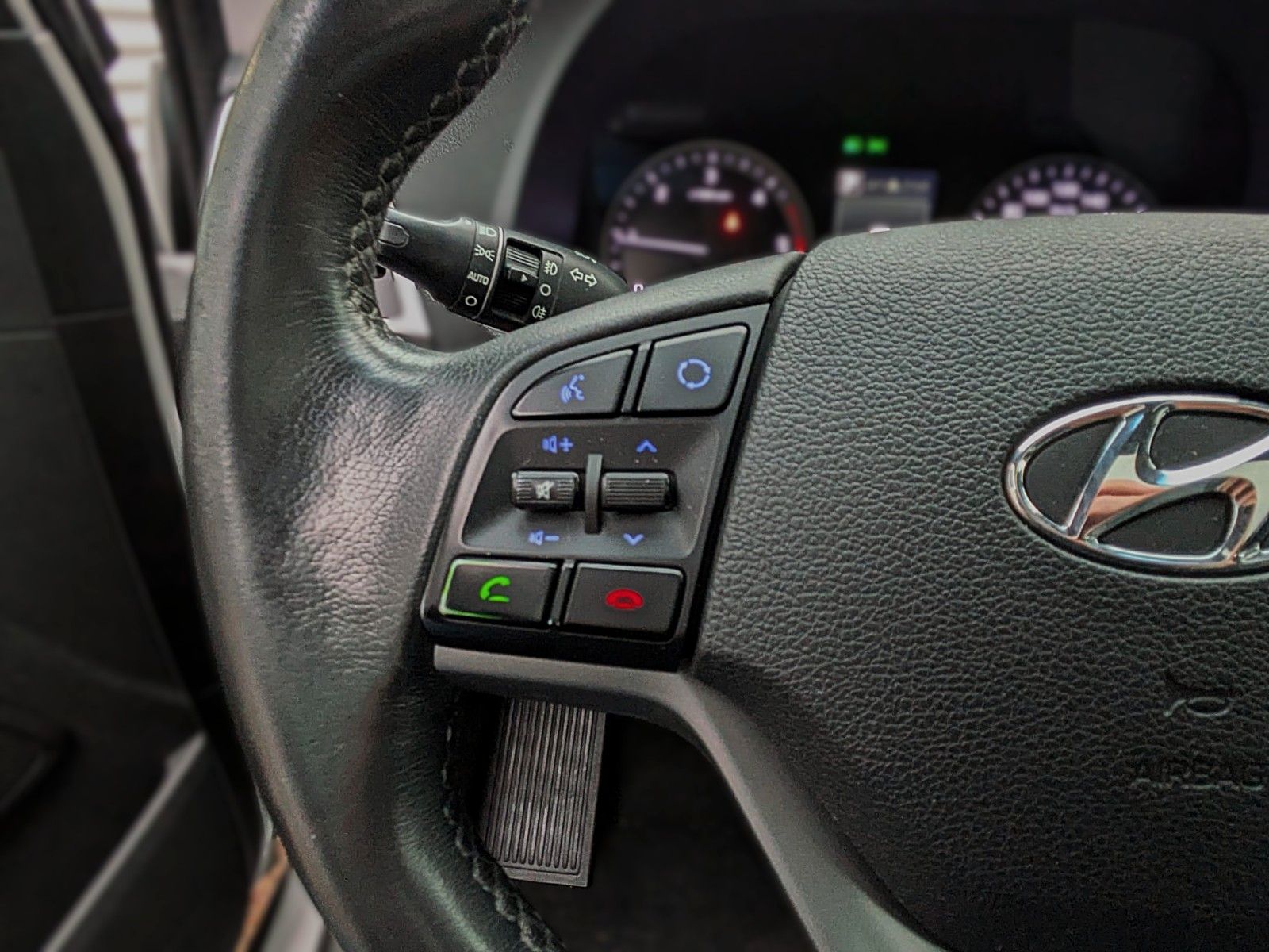 Fahrzeugabbildung Hyundai Tucson PREMIUM 4WD LEDER NAVI PANO PARKASS. LED