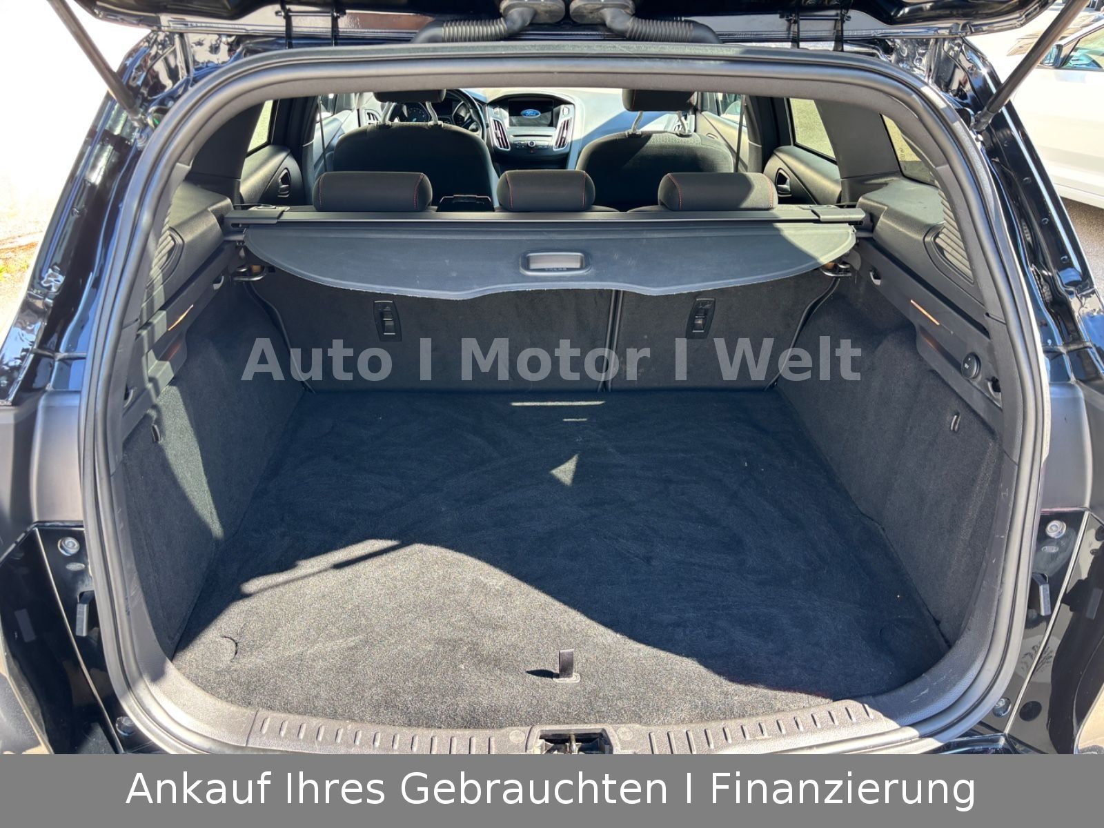 Fahrzeugabbildung Ford Focus Turnier ST-Line SYNC/LED/XENON/ALU/NAV/SHZ