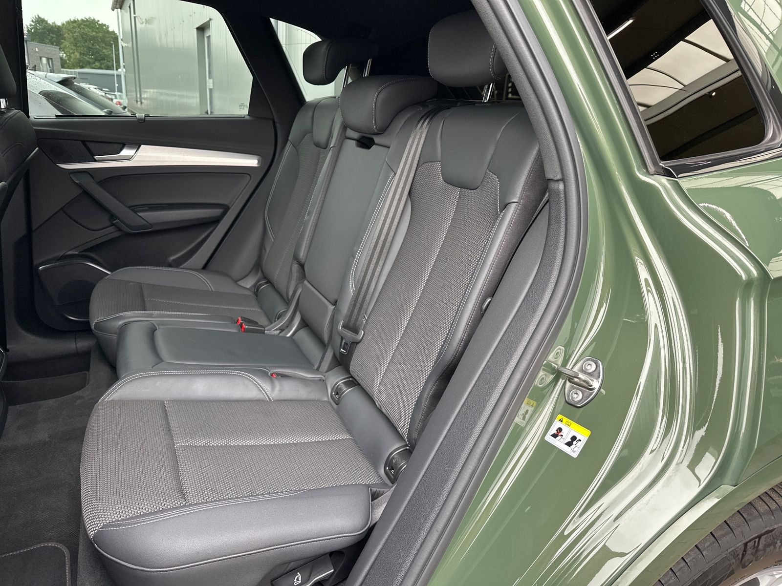 Fahrzeugabbildung Audi Q5 50 TFSI e Quattro S-Line NAV+LED+AHK+KAM