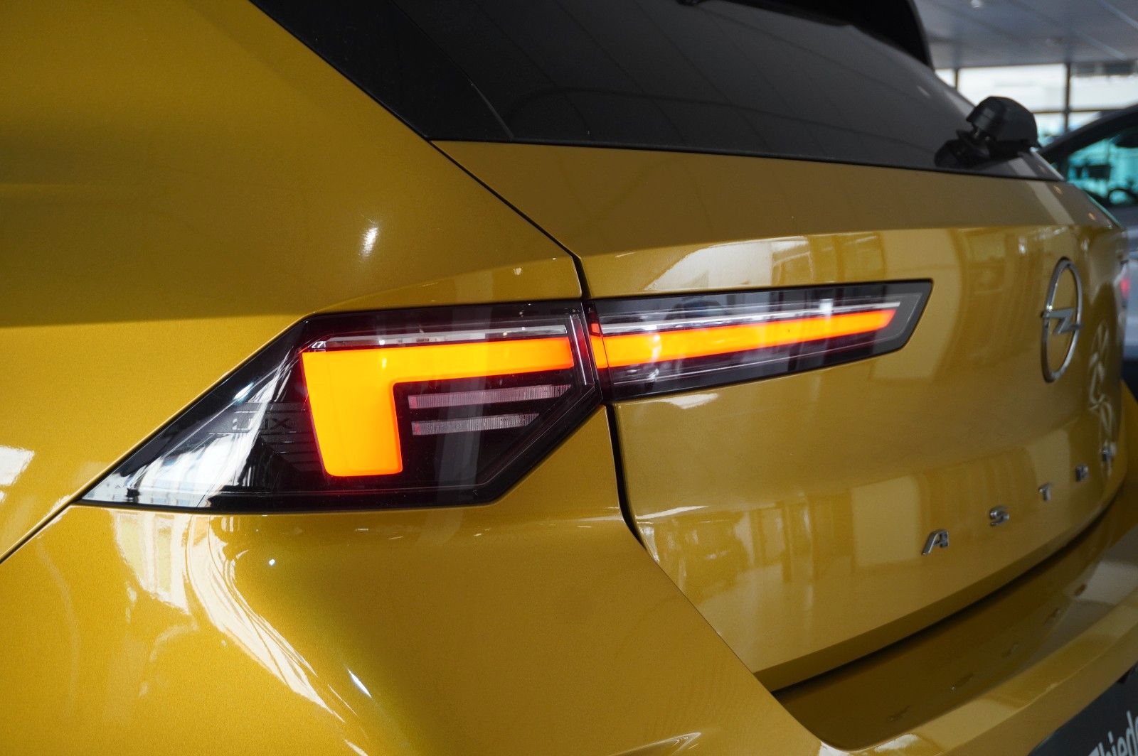 Fahrzeugabbildung Opel Astra L Lim. 1.2T ULTIMATE NAVI/LED/360°/PANO/SH