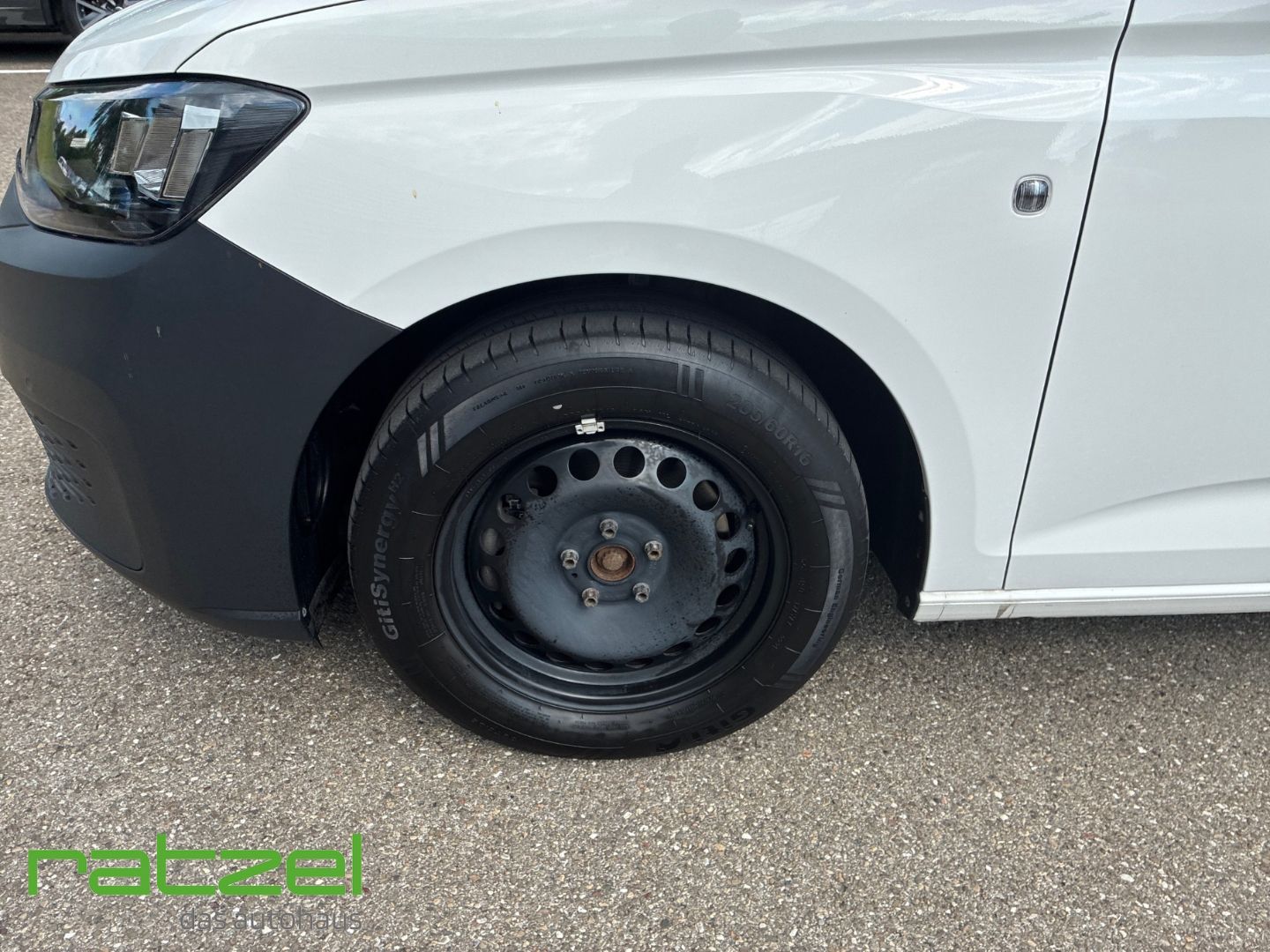 Fahrzeugabbildung Volkswagen Caddy Basis 2.0 TDI Navi Kamera lane Assist DAB