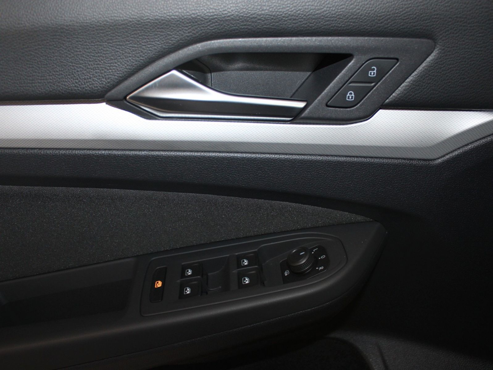 Fahrzeugabbildung Volkswagen Golf 1.0 TSI OPF LED PDC Allwetter WinterPaket