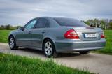 Mercedes-Benz E 240 AVANTGARDE - gut gepflegt, ohne Rost  - blaue Mercedes-Benz E 240