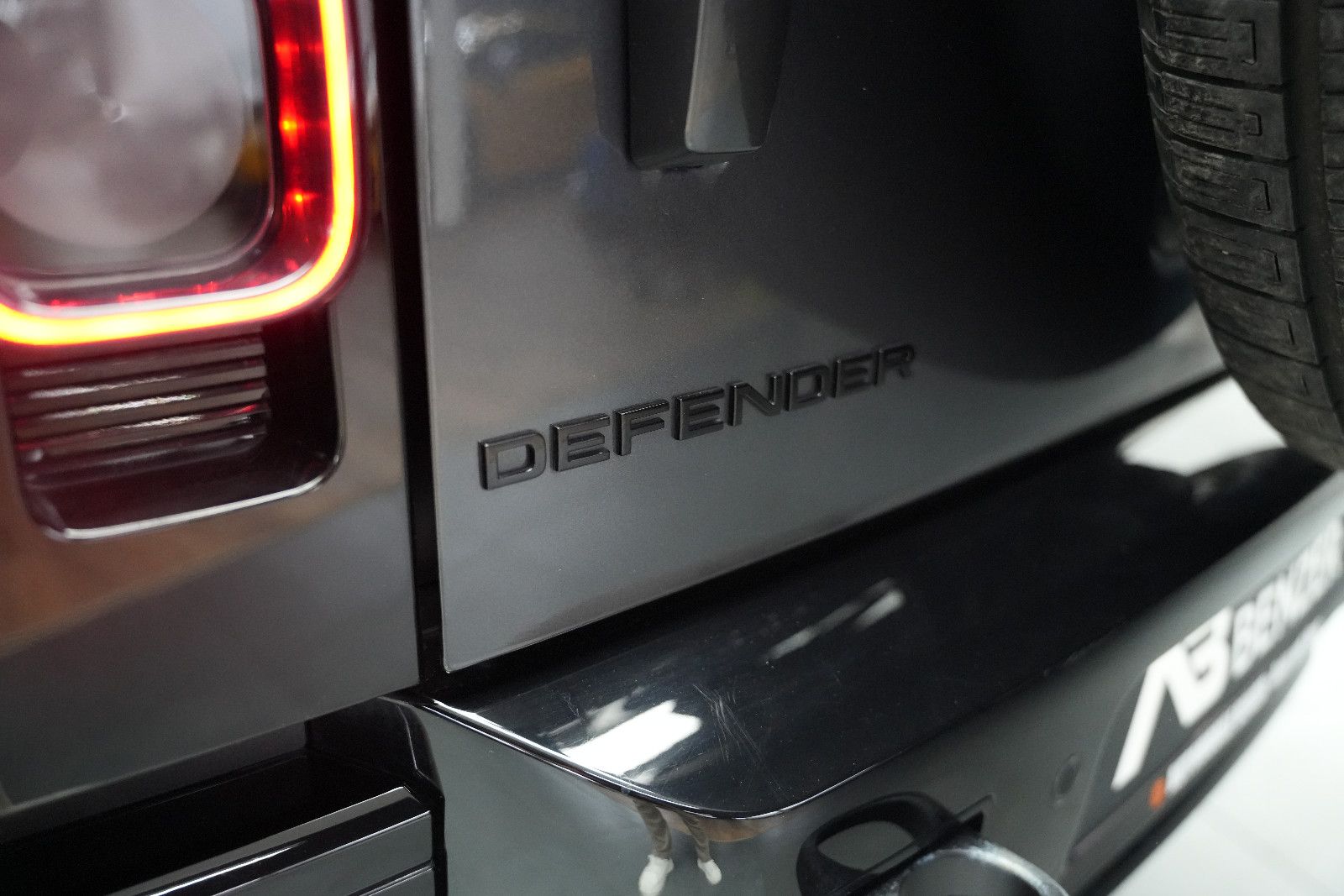 Fahrzeugabbildung Land Rover Defender 110 V8 *Panorama*HUD*Meridian*360°KAM*