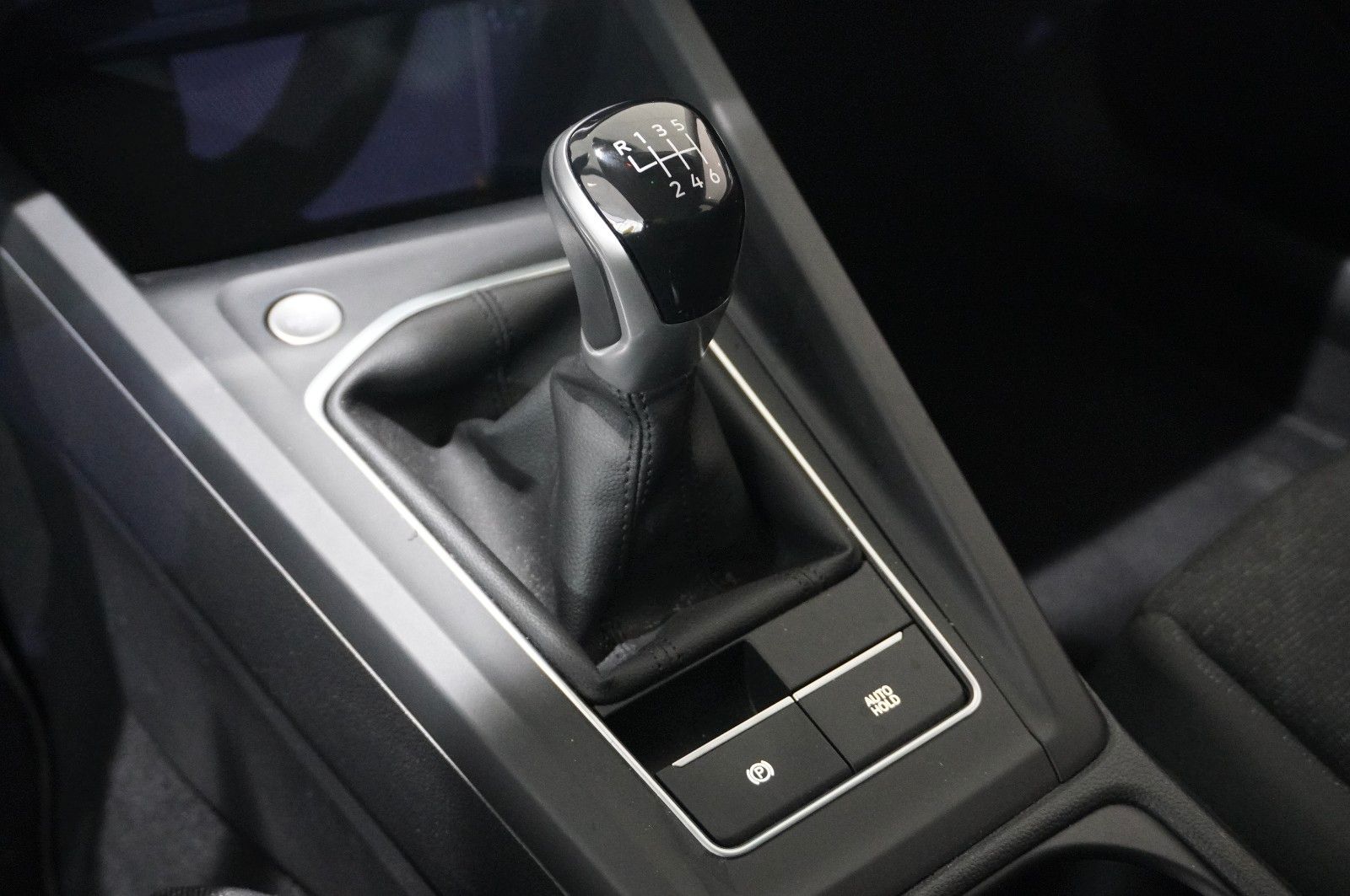 Fahrzeugabbildung Volkswagen Golf VIII Lim. 2.0 TDI LIFE NAVI/LED/VIRT./DAB+