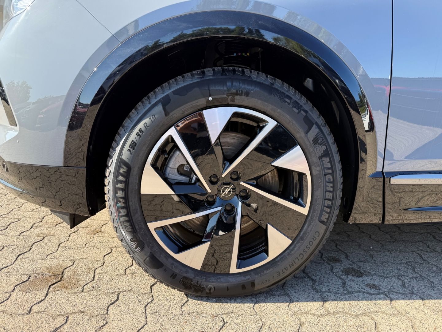 Fahrzeugabbildung Opel Grandland 1.6 Plug-in-Hybrid mit AHK+Allwetter
