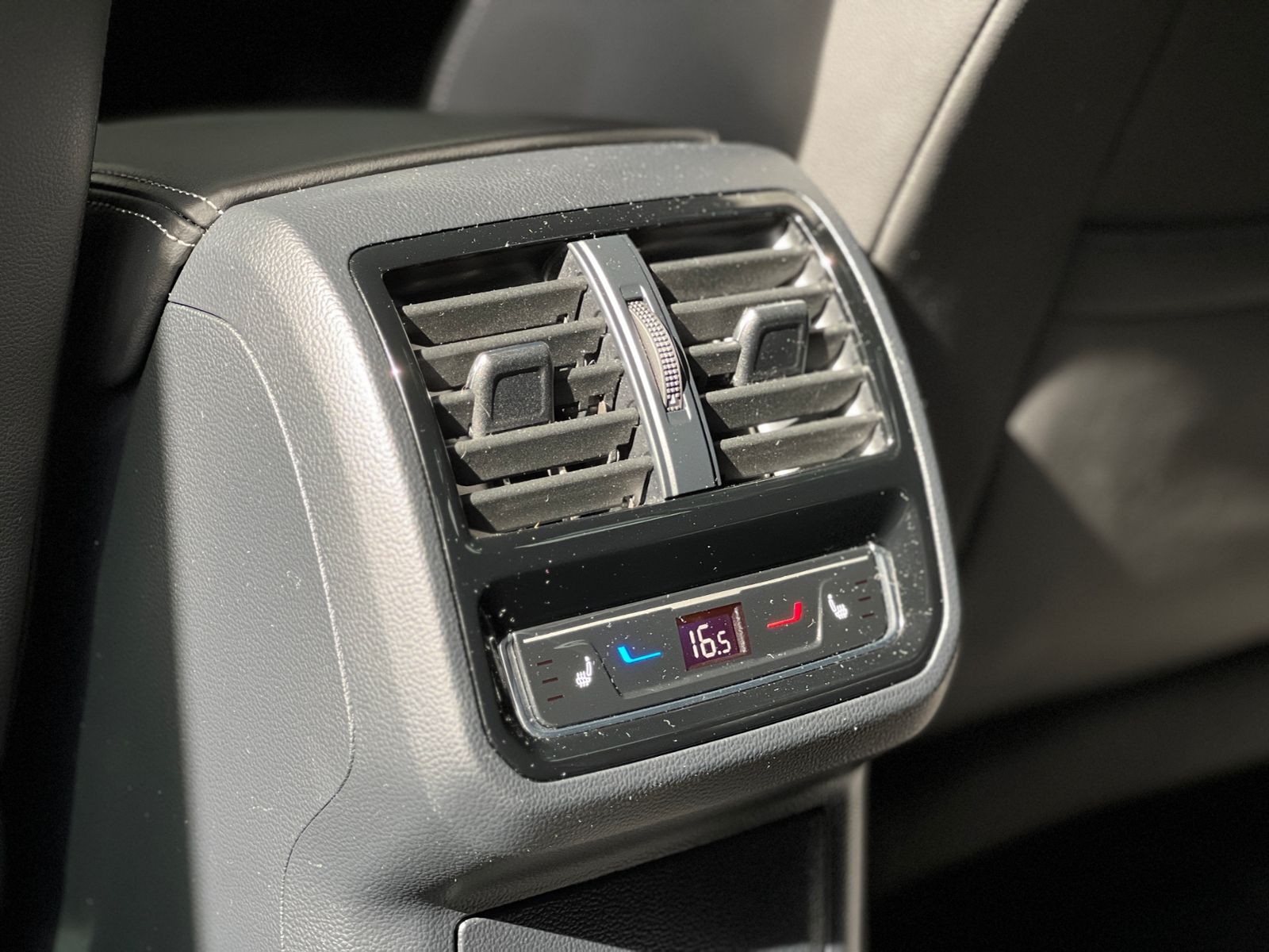 Fahrzeugabbildung Volkswagen Arteon R-Line Massage SHZ NAVI Full Link