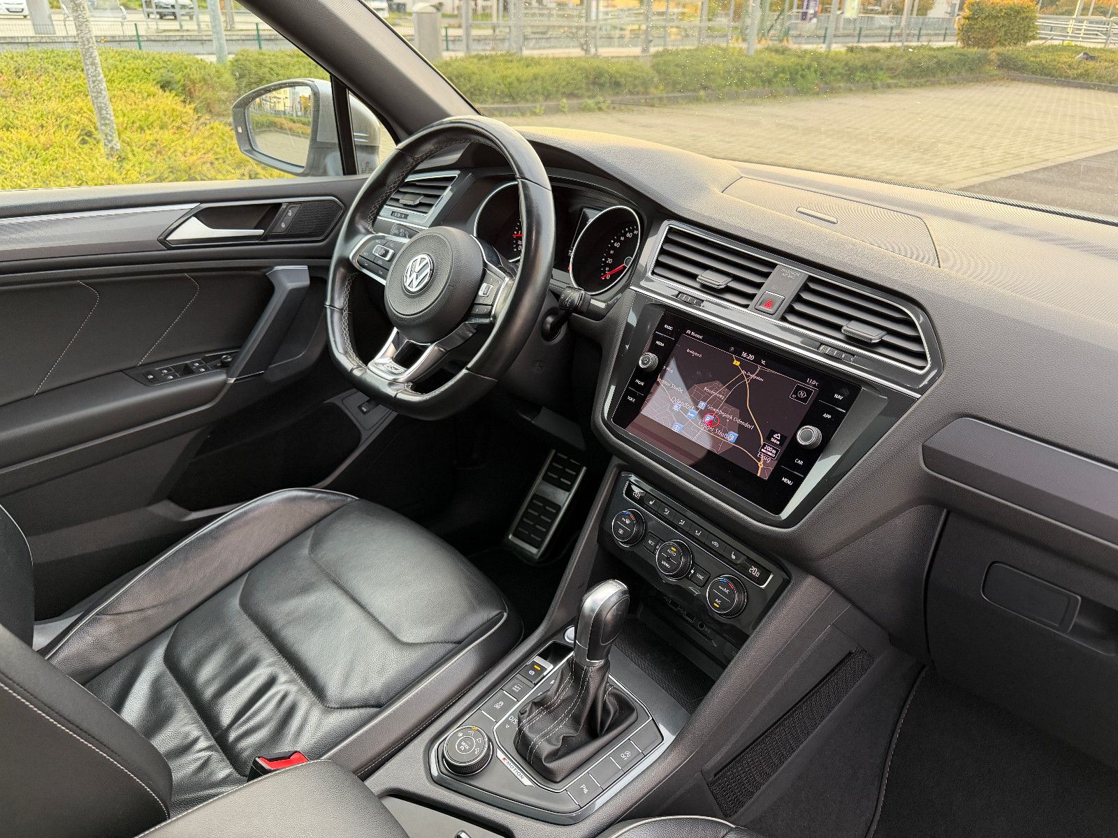 Fahrzeugabbildung Volkswagen Tiguan Allspace Highline 4Motion/R-LINE/PANO/LED