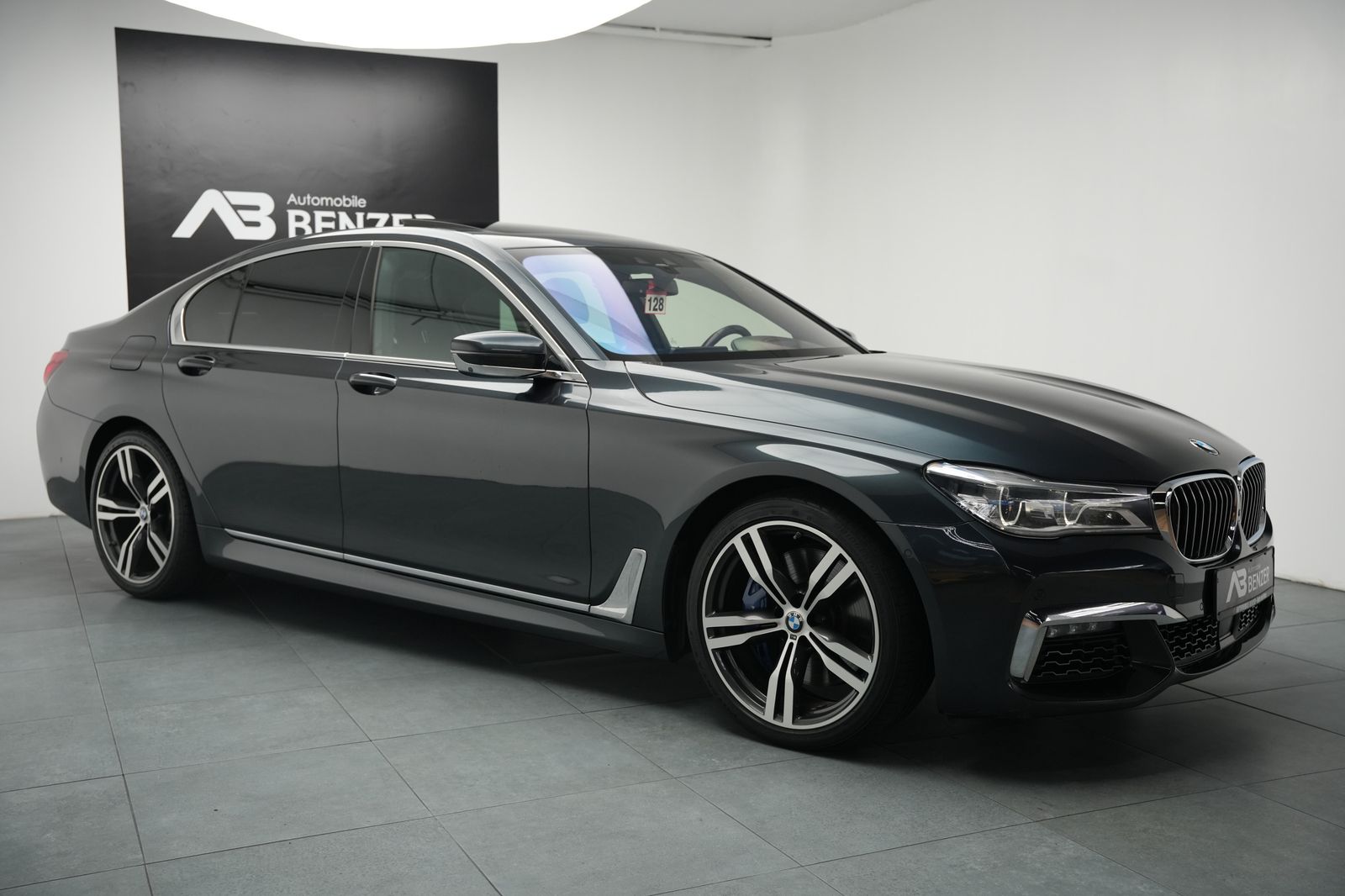 Fahrzeugabbildung BMW 750 750 xDrive*M-Paket*S-Dach*Bowers&Wilkins*HUD