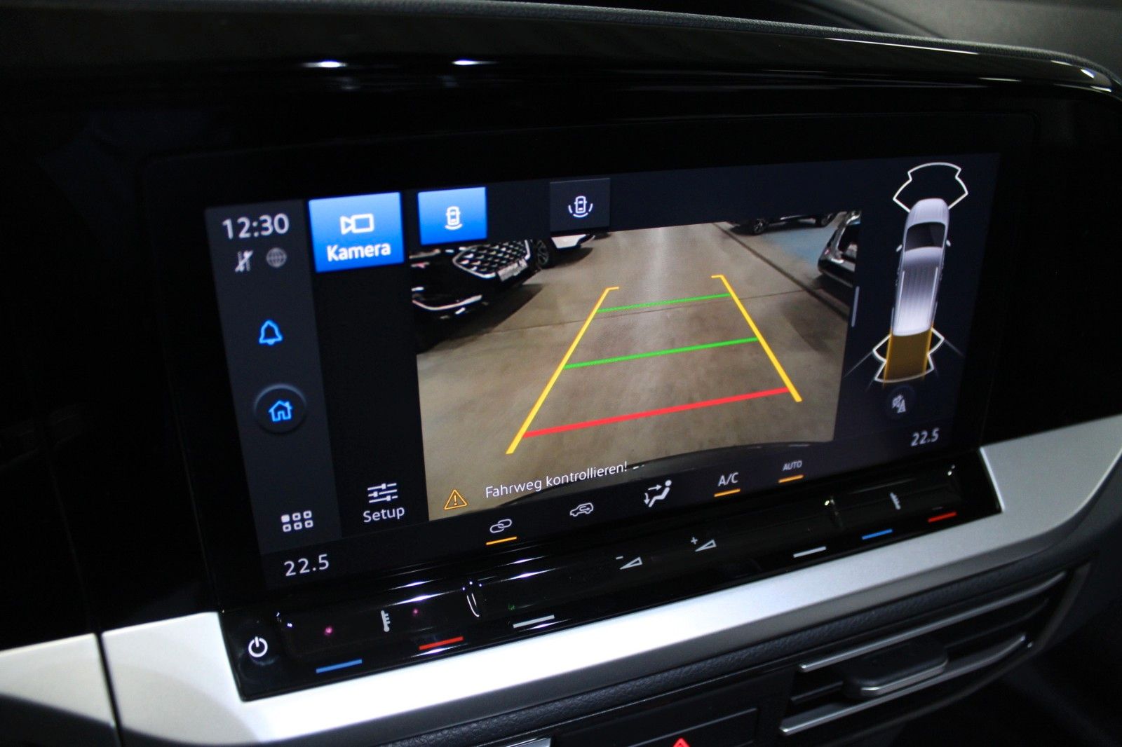 Fahrzeugabbildung Ford Tourneo Connect Titanium Automatik ACC CAM GJR