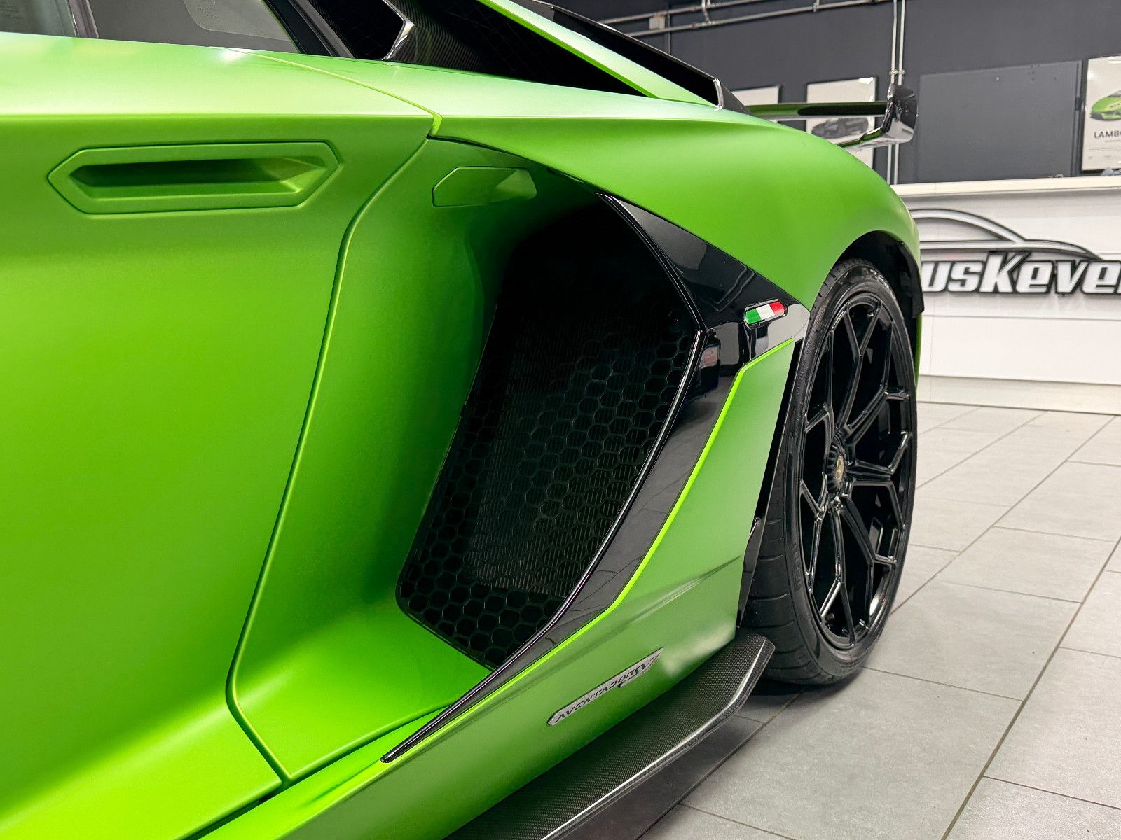 Fahrzeugabbildung Lamborghini Aventador SVJ | FULL CARBON|LIFT|SENSONUM|PPF|