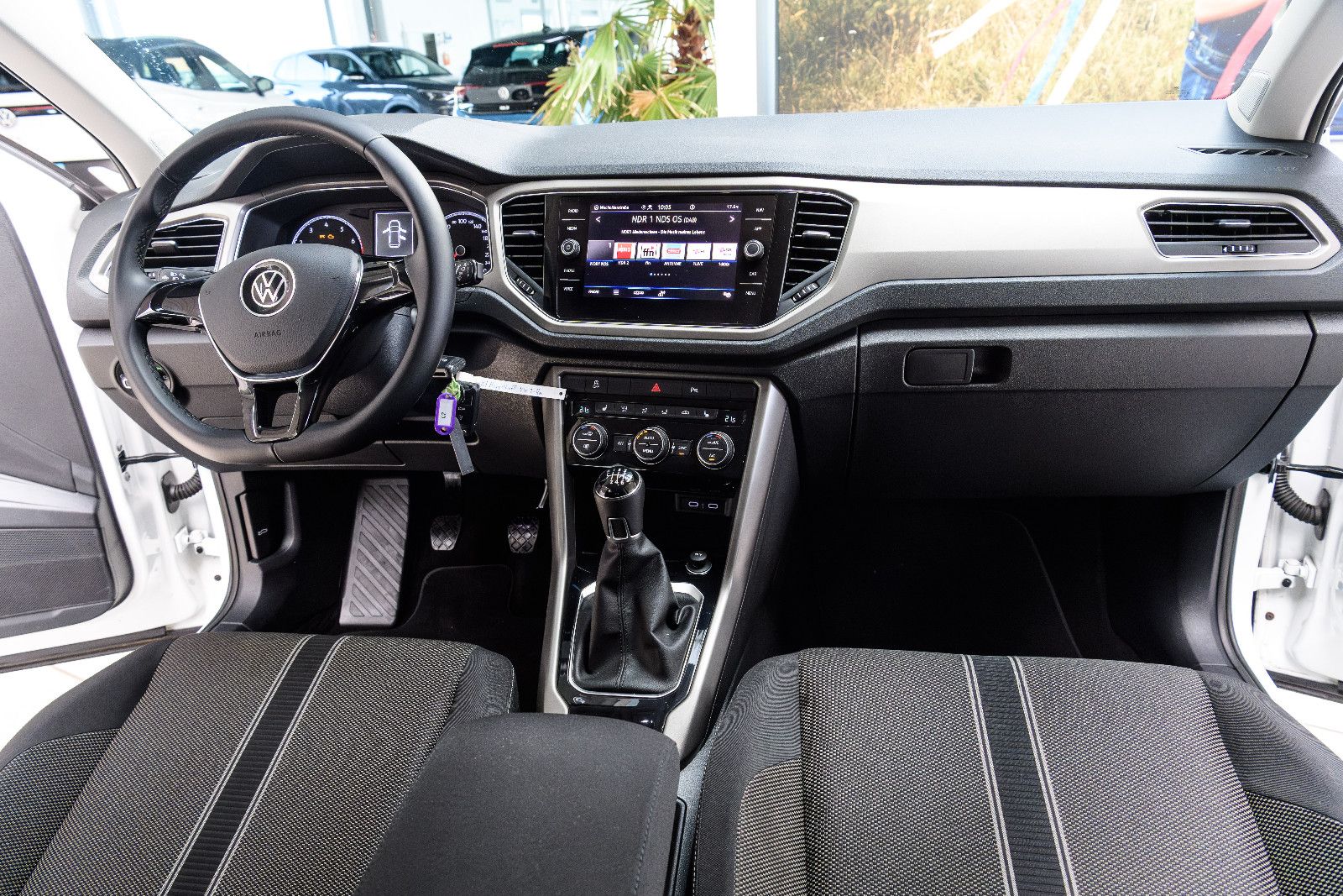 Fahrzeugabbildung Volkswagen T-Roc Style +Bicolor +Navi *GJR+SHZ+LANE ASS
