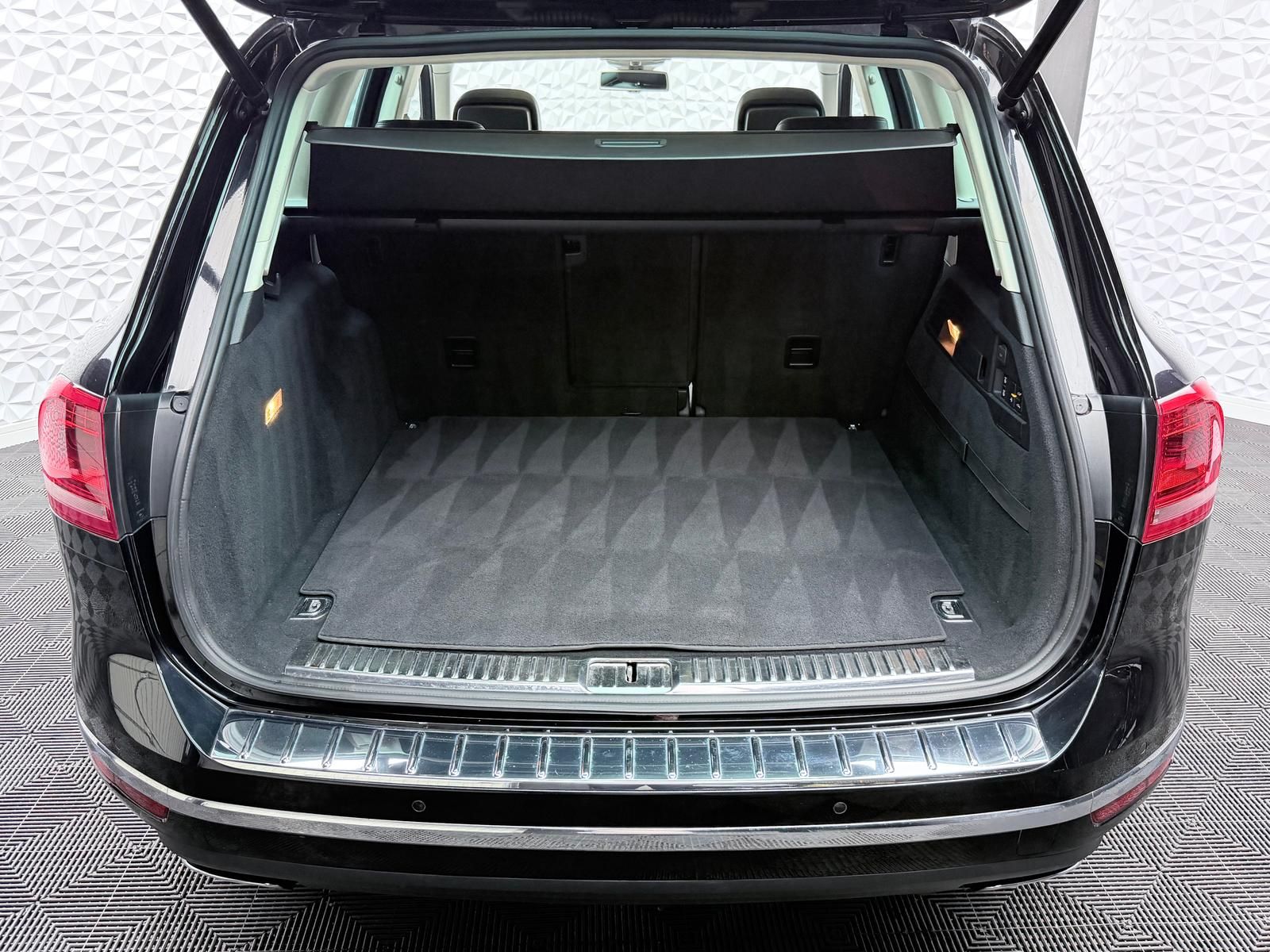 Fahrzeugabbildung Volkswagen Touareg 3.0 TDI 4M/LUFT/STANDHZ/PANO/AHK/360°/AC