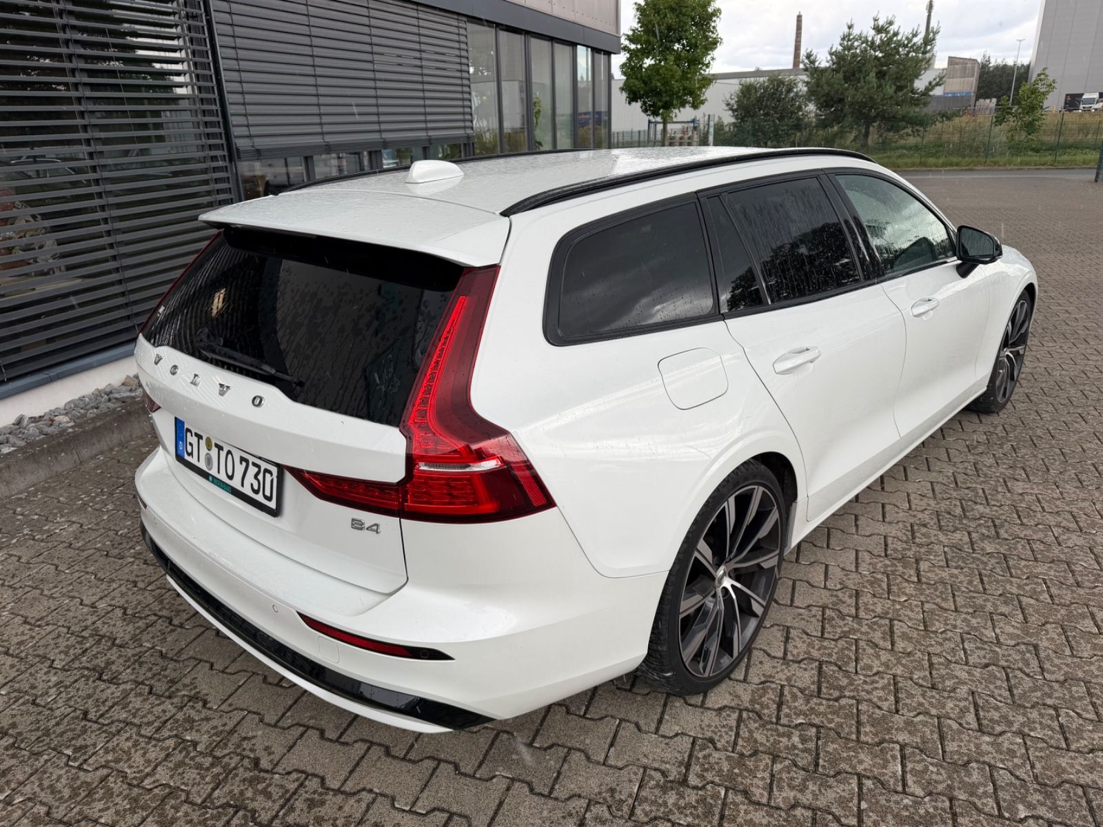 Fahrzeugabbildung Volvo V60 Kombi Plus Dark