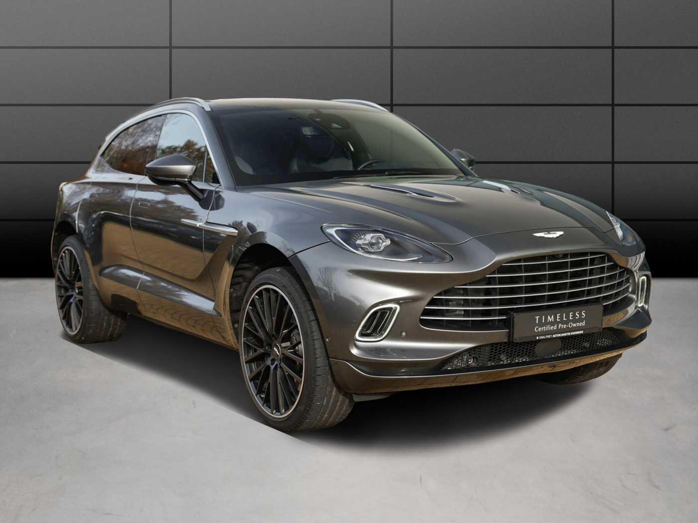 Aston Martin DBX 550