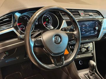 Volkswagen Touran - 11