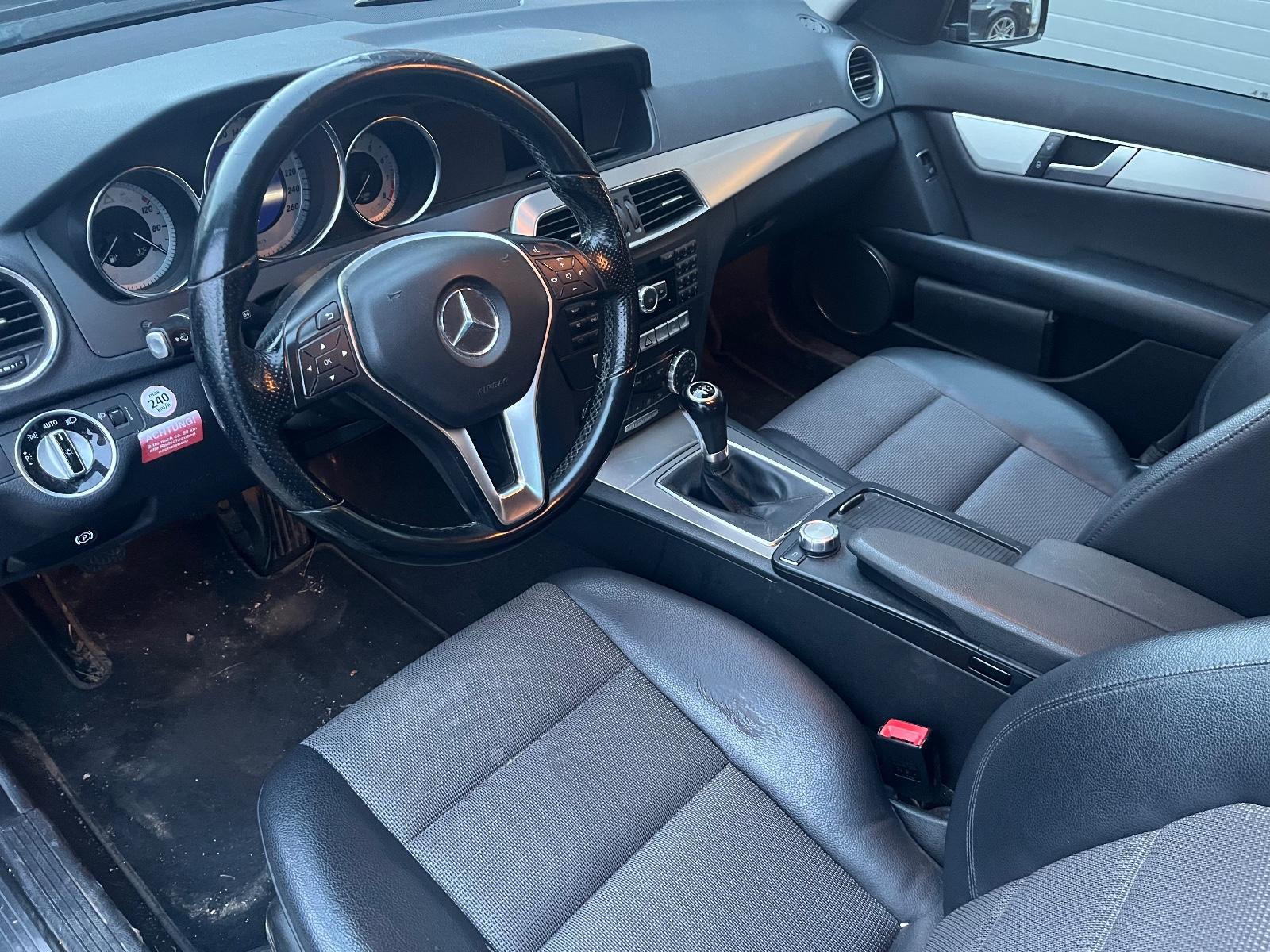 Mercedes-Benz C180 2012 — photo 9