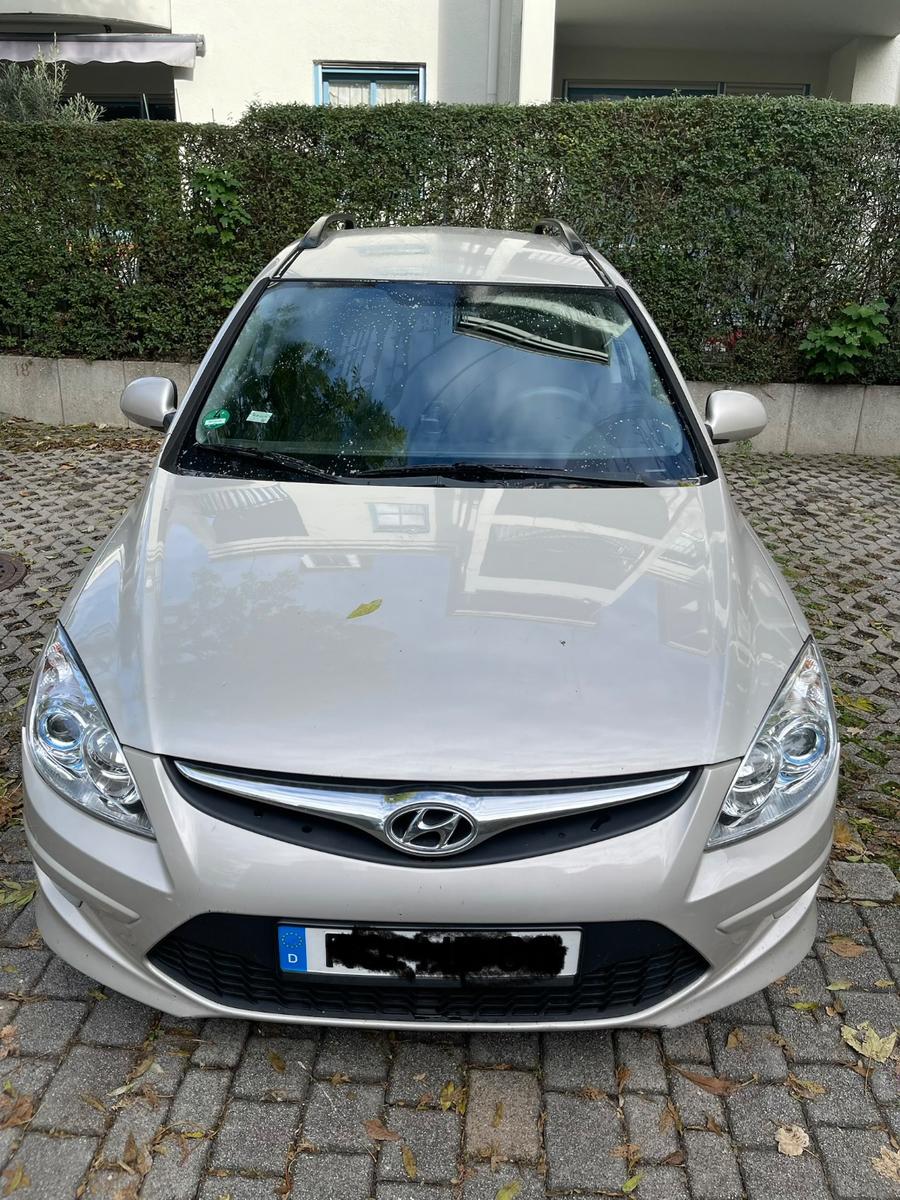 Hyundai i30 2011 — interior